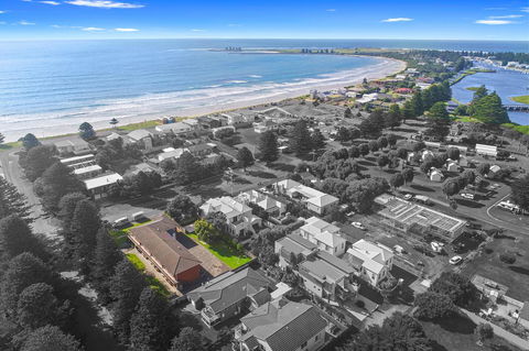 Eastern Beach Holiday Units - E Caravan Parks 7