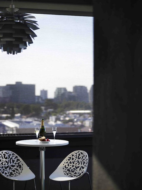 The Cullen Melbourne - Art Series - E Caravan Parks 40
