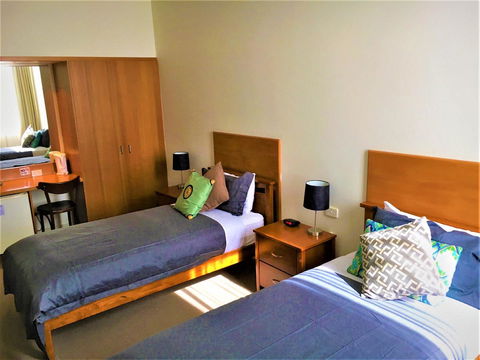 Plough Hotel - E Caravan Parks 8