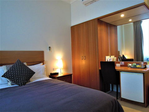 Plough Hotel - E Caravan Parks 7