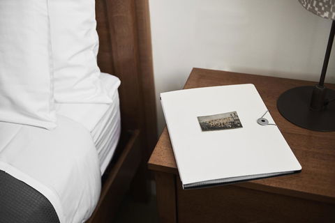 Plough Hotel - E Caravan Parks 10