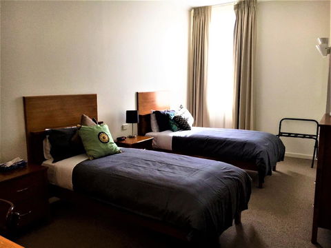 Plough Hotel - E Caravan Parks 9
