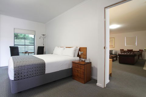 Quality Inn & Suites The Menzies - E Caravan Parks 12