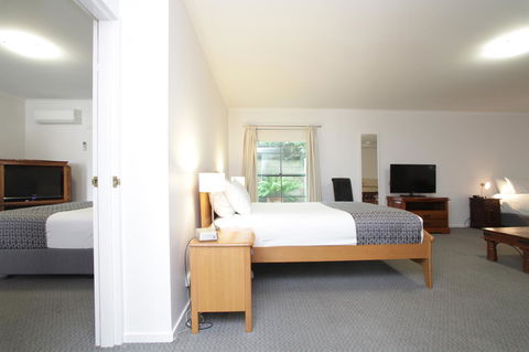 Quality Inn & Suites The Menzies - E Caravan Parks 11