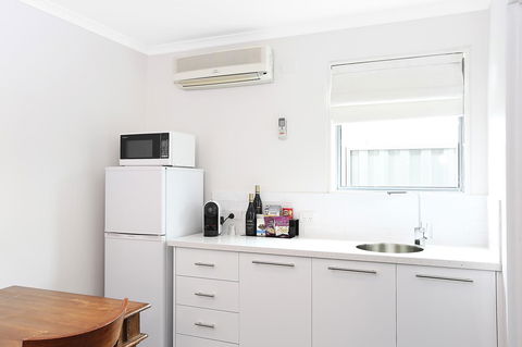 Quality Inn & Suites The Menzies - E Caravan Parks 6
