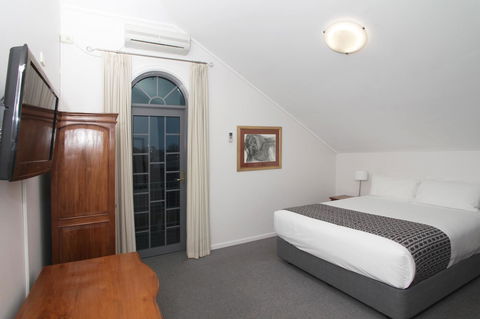 Quality Inn & Suites The Menzies - E Caravan Parks 28