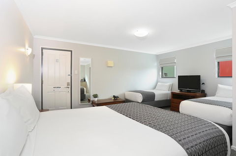 Quality Inn & Suites The Menzies - E Caravan Parks 15