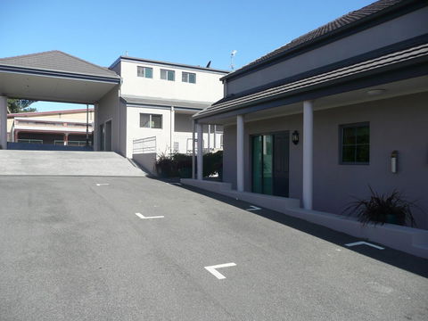 Quality Inn & Suites The Menzies - E Caravan Parks 5