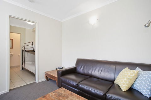 Quality Inn & Suites The Menzies - E Caravan Parks 29