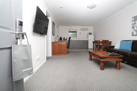 Quality Inn & Suites The Menzies - E Caravan Parks 40