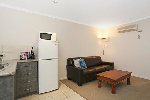 Quality Inn & Suites The Menzies - E Caravan Parks 39