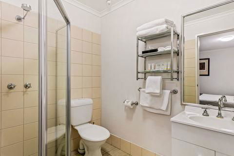 Quality Inn & Suites The Menzies - E Caravan Parks 1