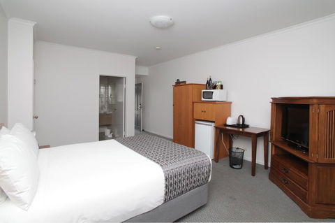 Quality Inn & Suites The Menzies - E Caravan Parks 7