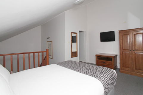 Quality Inn & Suites The Menzies - E Caravan Parks 24