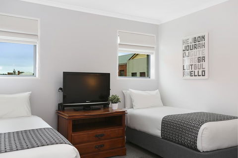 Quality Inn & Suites The Menzies - E Caravan Parks 14
