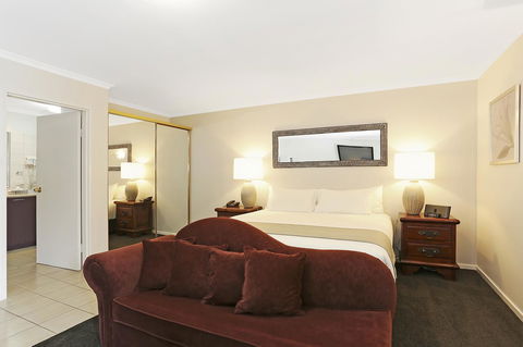 Quality Inn & Suites The Menzies - E Caravan Parks 37