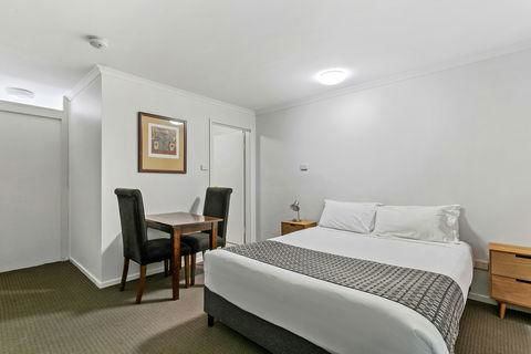 Quality Inn & Suites The Menzies - E Caravan Parks 2