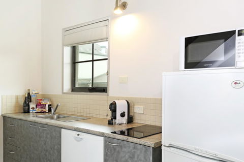 Quality Inn & Suites The Menzies - E Caravan Parks 20