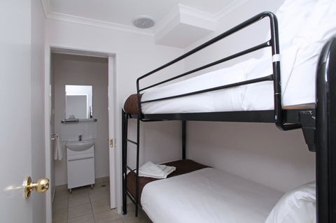 Quality Inn & Suites The Menzies - E Caravan Parks 27