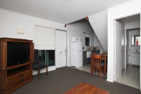 Quality Inn & Suites The Menzies - E Caravan Parks 26