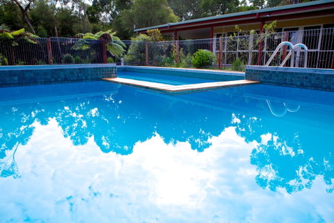 Sanctuary House Resort Motel - E Caravan Parks 25