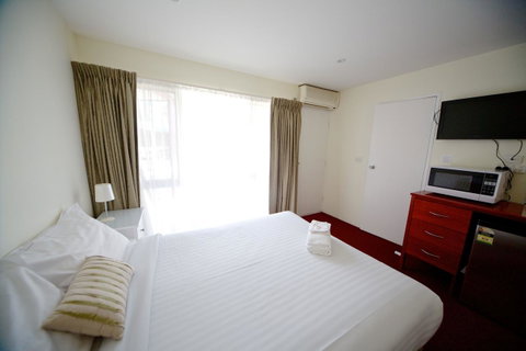 Sanctuary House Resort Motel - E Caravan Parks 5