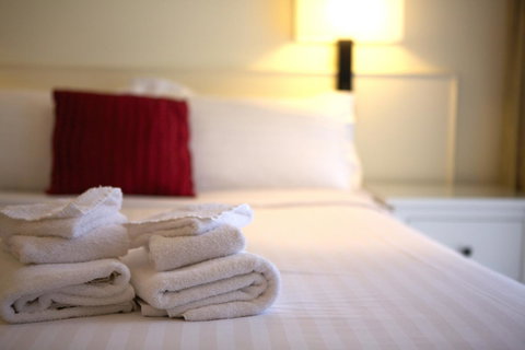 Sanctuary House Resort Motel - E Caravan Parks 14