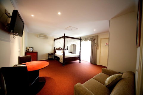 Sanctuary House Resort Motel - E Caravan Parks 10