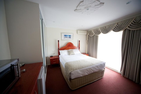 Sanctuary House Resort Motel - E Caravan Parks 8