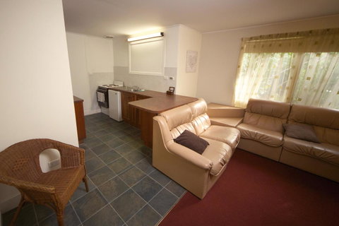 Sanctuary House Resort Motel - E Caravan Parks 23