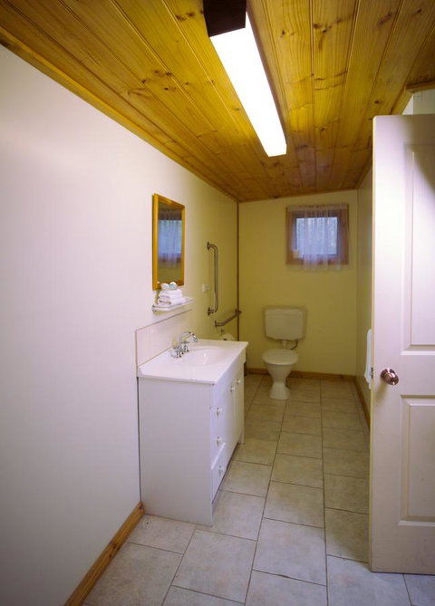 Sanctuary House Resort Motel - E Caravan Parks 21