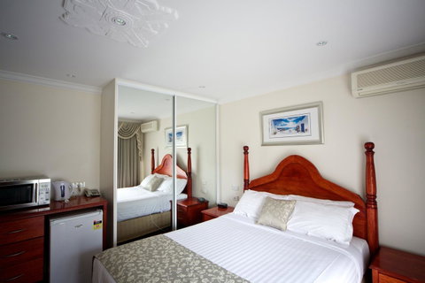 Sanctuary House Resort Motel - E Caravan Parks 6