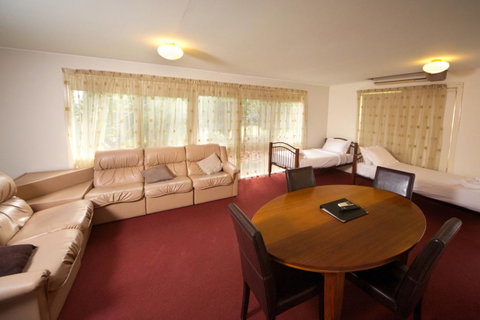Sanctuary House Resort Motel - E Caravan Parks 15