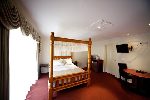 Sanctuary House Resort Motel - E Caravan Parks 19