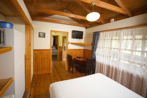 Sanctuary House Resort Motel - E Caravan Parks 17