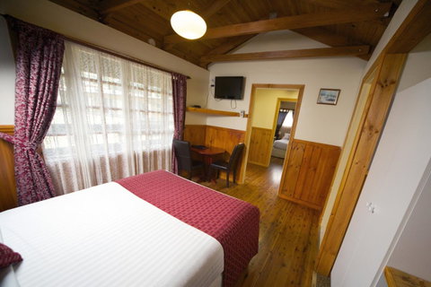 Sanctuary House Resort Motel - E Caravan Parks 3