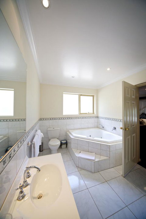 Sanctuary House Resort Motel - E Caravan Parks 7