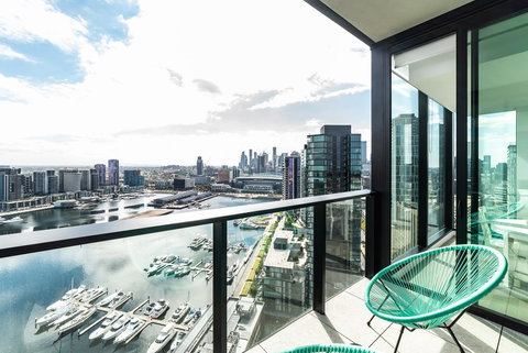 Melbourne Private Apartments - Collins Wharf Waterfront, Docklands - E Caravan Parks 2