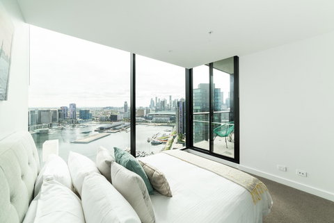Melbourne Private Apartments - Collins Wharf Waterfront, Docklands - E Caravan Parks 0