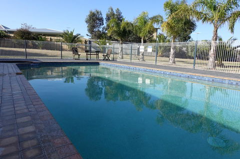Torquay Tropicana Motel - E Caravan Parks 15