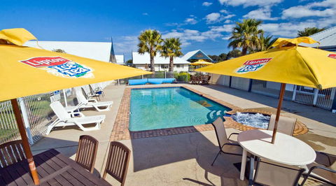 Torquay Tropicana Motel - E Caravan Parks 1