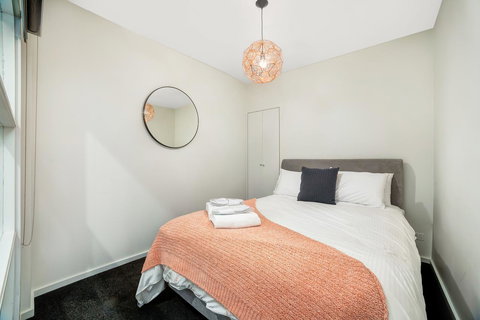 Signature Waterfront Apartments - E Caravan Parks 19