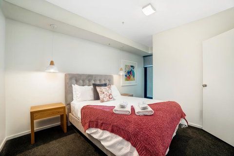 Signature Waterfront Apartments - E Caravan Parks 18