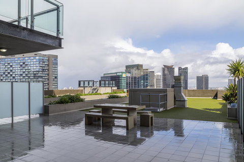 Signature Waterfront Apartments - E Caravan Parks 36