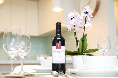 Signature Waterfront Apartments - E Caravan Parks 10