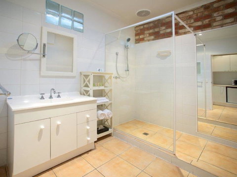 Sorrento Beach Motel - E Caravan Parks 20