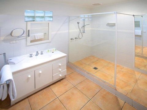 Sorrento Beach Motel - E Caravan Parks 18