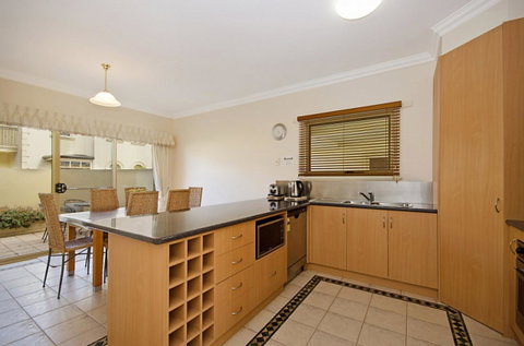 Sea Shells On Banyan Apartment - E Caravan Parks 10
