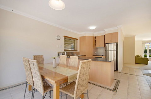 Sea Shells On Banyan Apartment - E Caravan Parks 5