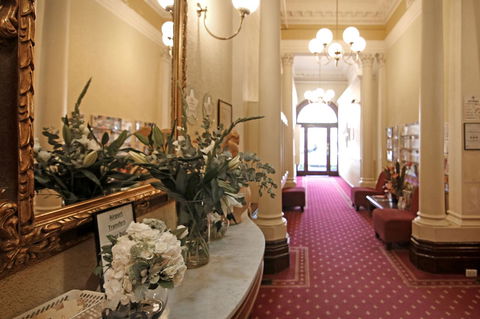 Hotel Claremont Guest House - E Caravan Parks 0